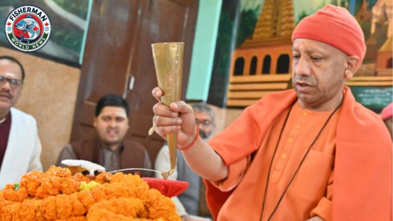 सीएम योगी ने किया रुद्राभिषेक