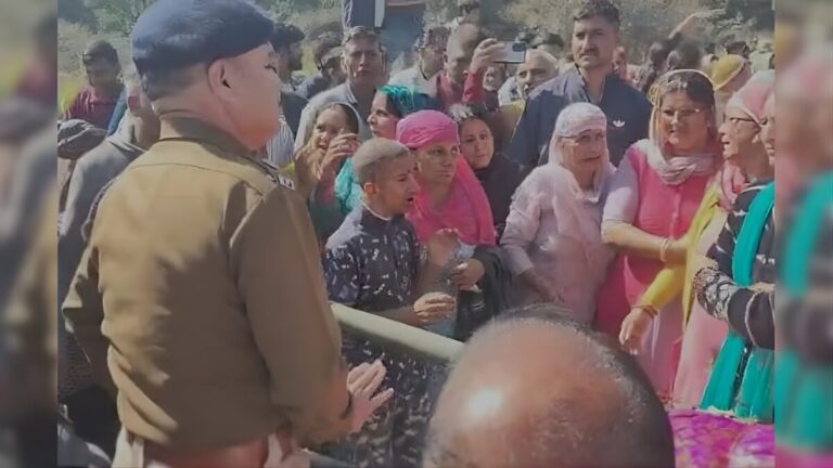 19 साल की लड़की का शव