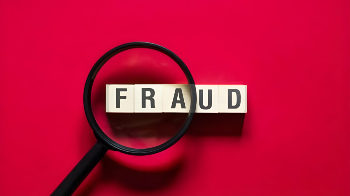 दो युवकों से ठग