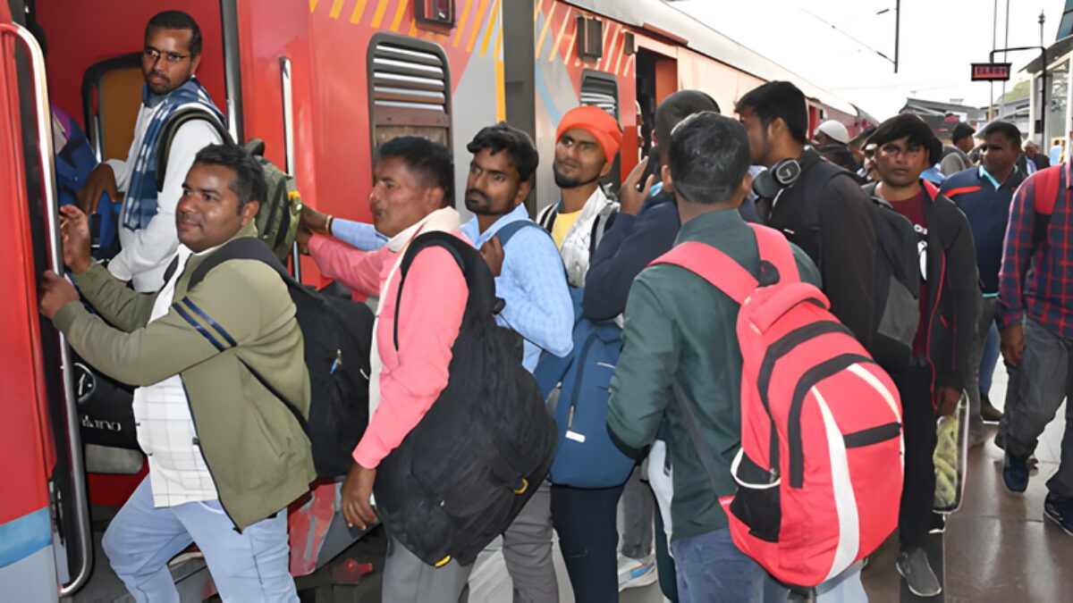 गोरखपुर जंक्शन पर हाहाकार