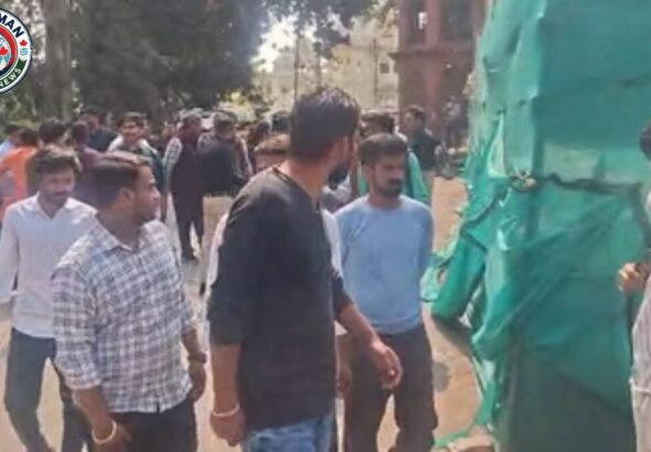 यूनिवर्सिटी लाल बारादरी विवाद