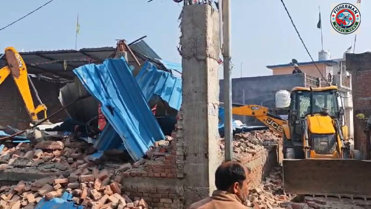 बंजर भूमि पर बनी अवैध मस्जिद