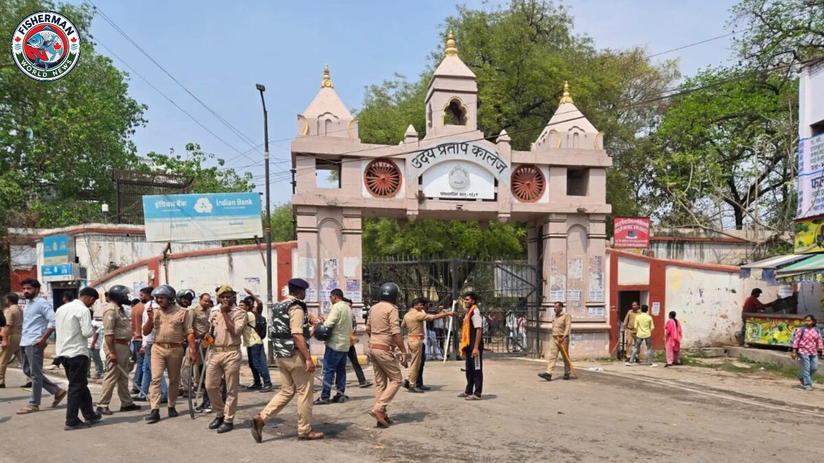 उदय प्रताप कॉलेज में बीएससी छात्र