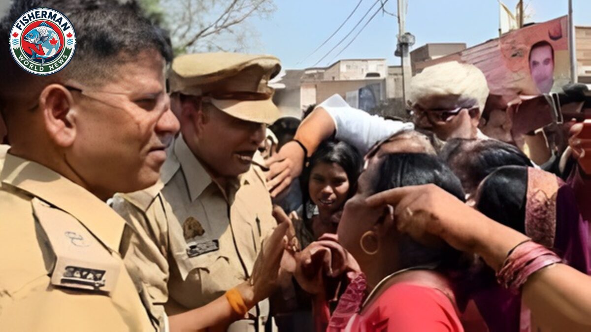 AmbedkarNagar News: सड़क हादसे में दो युवकों की मौत, आक्रोशित लोगों ने कार्रवाई की मांग को लेकर किया प्रदर्शन