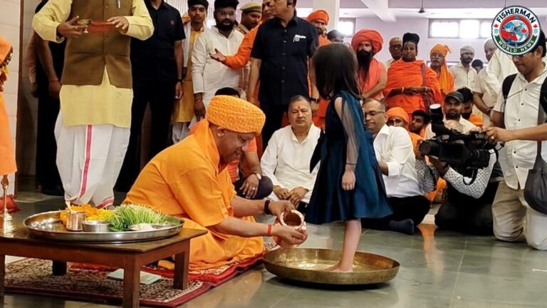 गोरखनाथ मंदिर में कन्या पूजन