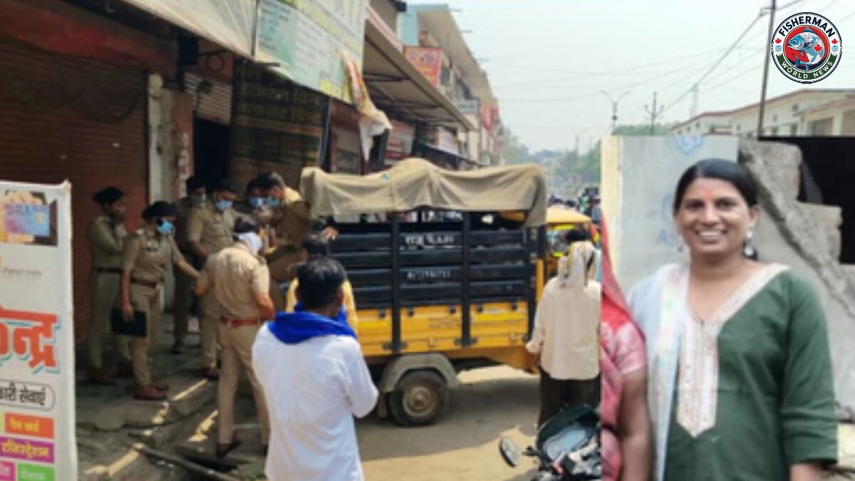 गोरखपुर के गोलघर में बंद