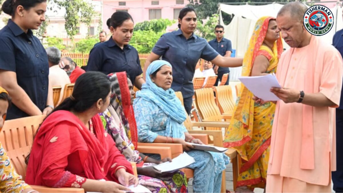 गोरखपुर जनता दर्शन में