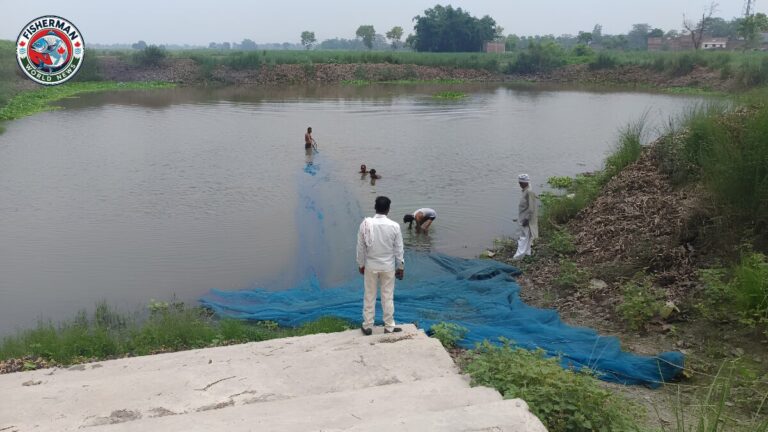 लखनऊ स्टेशन पर ट्रेन में