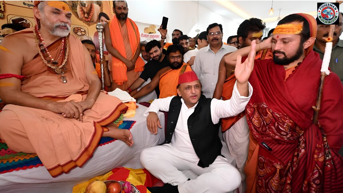 समाजवादी पार्टी के अध्यक्ष अखिलेश यादव
