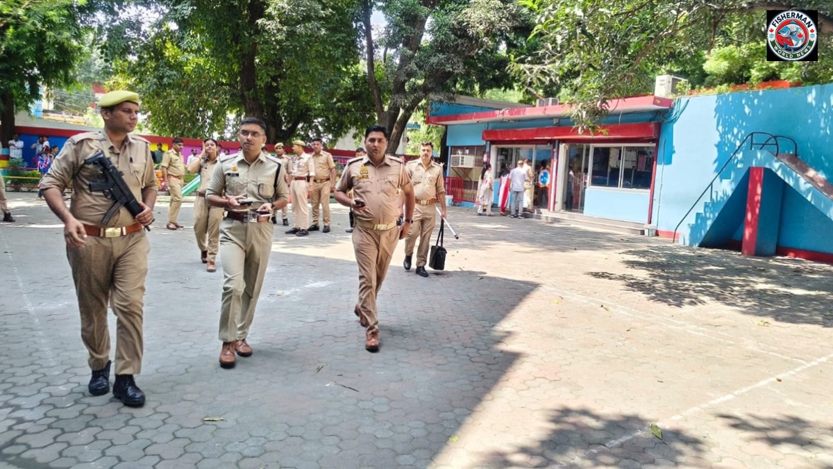 लखीमपुर खीरी के चिल्ड्रेन अकादमी स्कूल